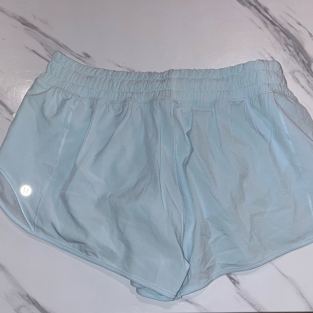 Lululemon Hotty Hot LR Short 2.5" (lined) size 8
